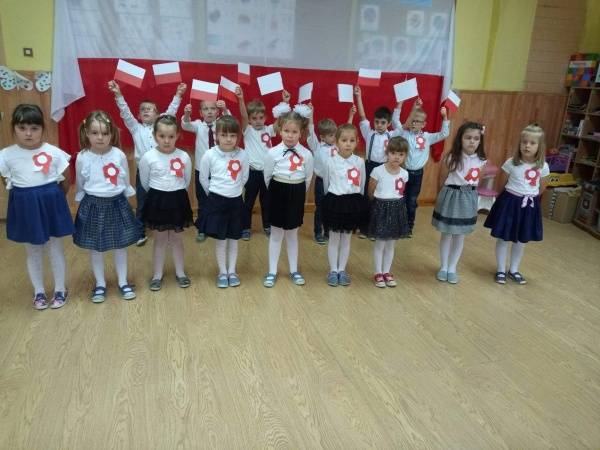 Zdjęcie: Przedszkolaki obchodzą Święto Niepodległości